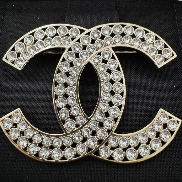 CHANEL 23S CLASSIC GOLD TONE LARGE BIG CC LOGO CRYSTALS CRYSTAL BROOCH PIN